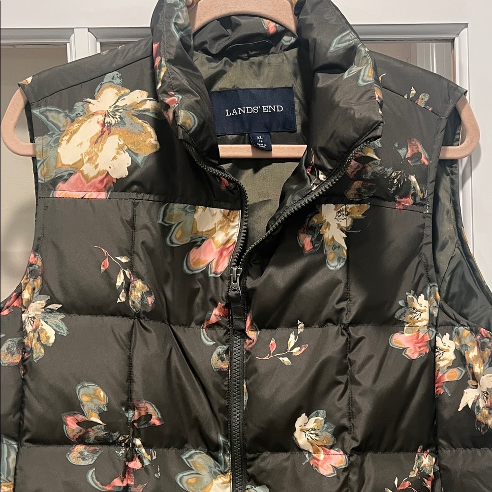 Lands' End Black Floral Puffer Vest  Max 600 - Picture 3 of 15